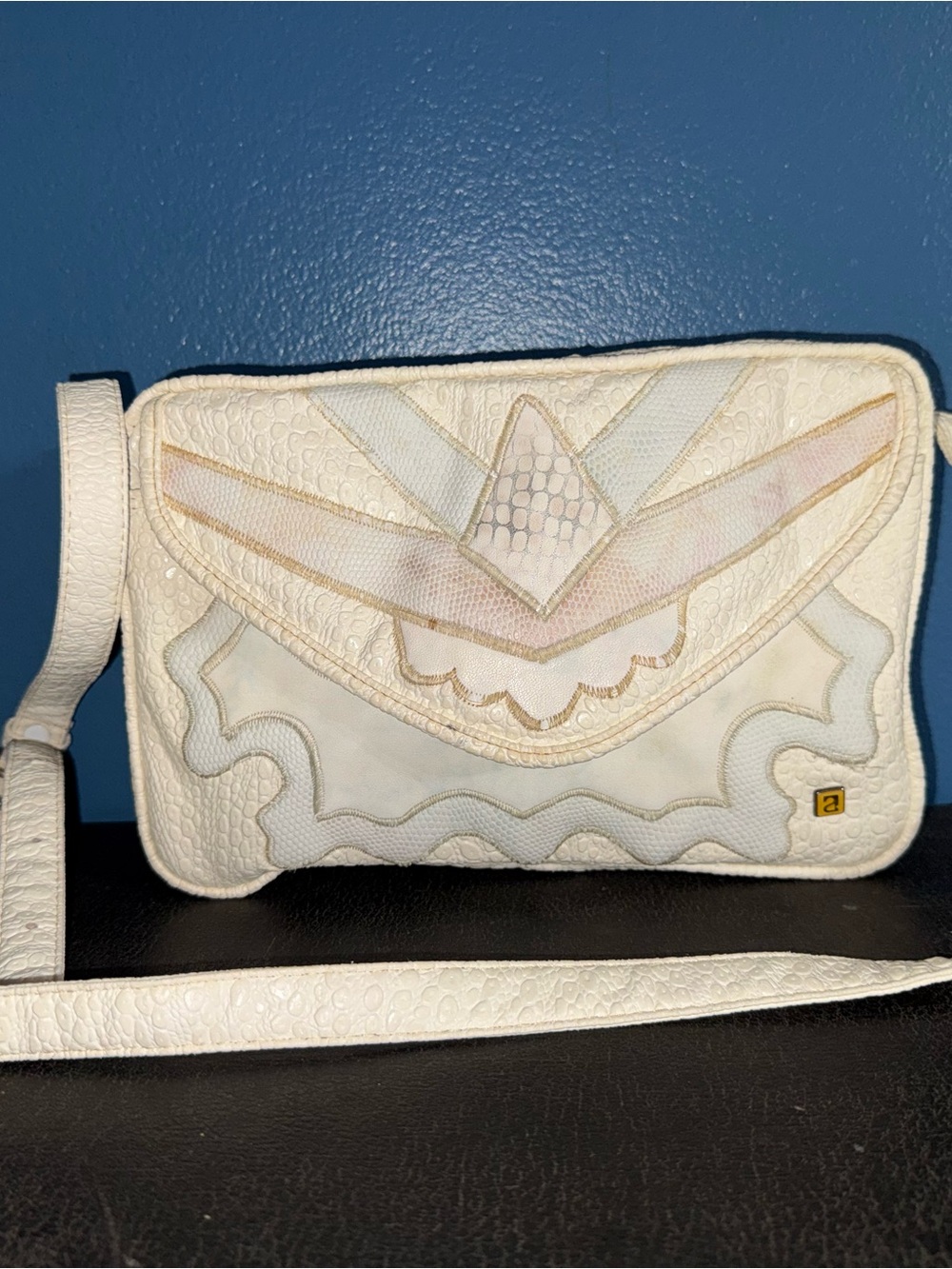 Vintage Nas leather crossbody bag in white with pastel accent